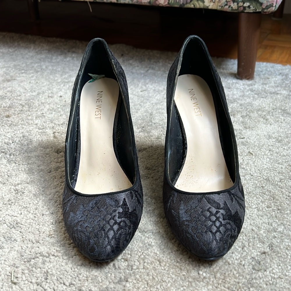 Black velvet chunky heel pumps